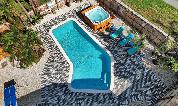 Fort Lauderdale Casa | 🏖AQUA-OASIS(PRIVATE🏘) HOT-TUB POOL BBQ 10MIN TO BEACH LAS OLAS DOWNTOWN AIRPORT🏝