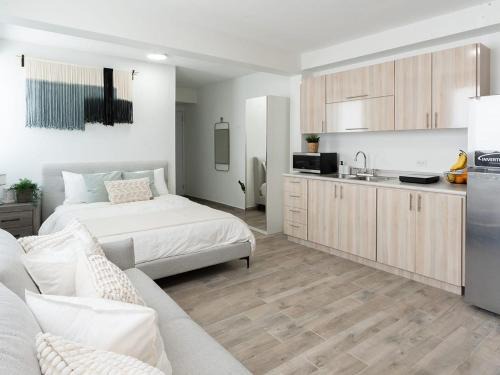 Dorado Pueblo Apartamento | AQUA Terrazas Studio 1 - ADA Accessible - Beach, Pool & Dining