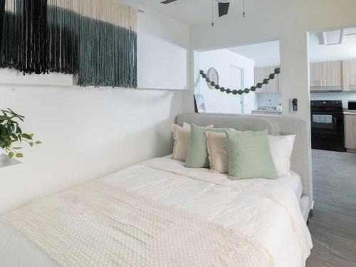Dorado Pueblo Apartamento | AQUA Terrazas Studio 3 - Beachfront, Pool, Local Fun & Dining