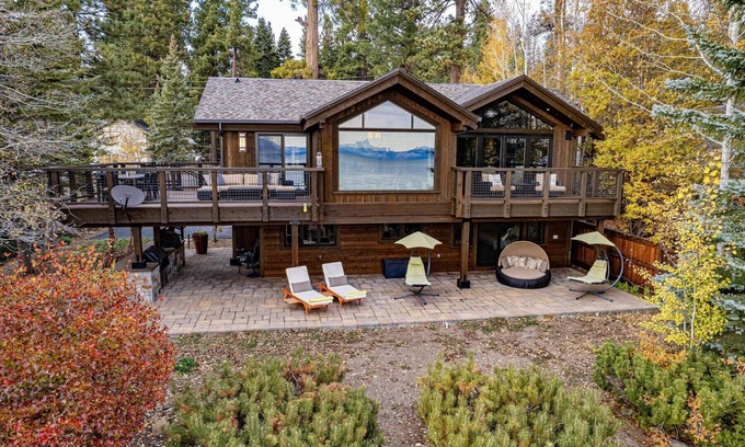 Lake Tahoe Casa | Aqua Vista Lakefront Estate by Tahoe Getaways - 6 BR in Carnelian Bay w Buoy, Pier & Game Room
