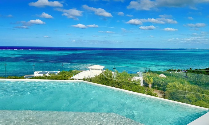 Middle Caicos Villa | Aqualara Villa Luxury Island Retreat w/ Rooftop Lounge Pool