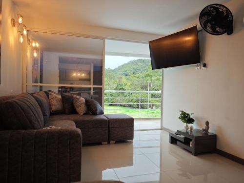 Villeta Apartamento | AquaLuxe Apto, Aire-Acondicionado, balcon, cocina - hasta 7 Personas