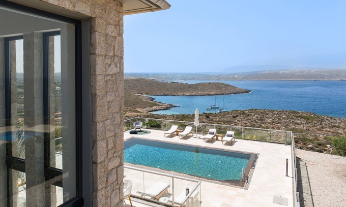 Tersanas Villa | AQUAMARINE VILLA 1 – illa de Lujo Frente al Mar con Piscina Privada, Pista Tenis