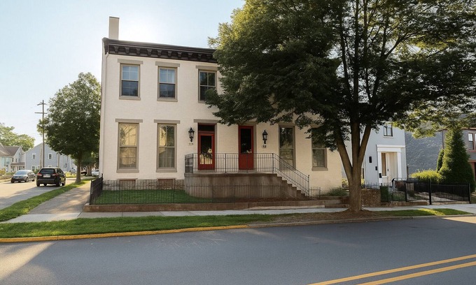 Madison Casa | Aquantis: Sleeps 6, Pets OK, Steps from Main St