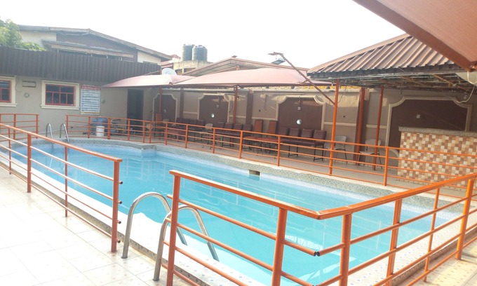 Surulere Cama Y Desayuno | Aquatic Suites & Lounge