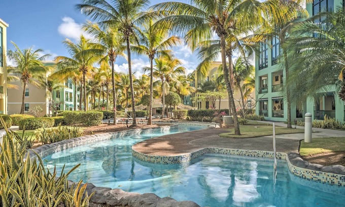 Mediania Alta Condominio | Loiza Aquatika Condo w / Acceso a 5 piscinas y playa!