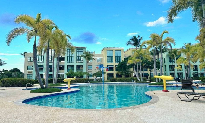 Loiza Apartamento | Idy’s Top Level Apartment at Aquatika Best Location