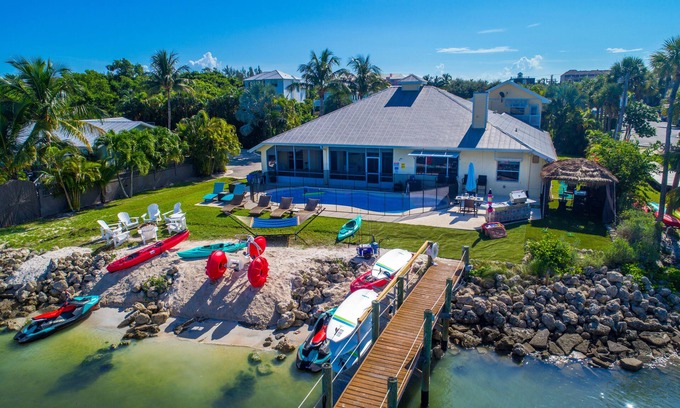 Stuart Casa | ¡NUEVO! Atlantica Bayside: 7BR / 5BA Beach House, Steps 2 Ocean. Piscina climatizada y muelle.