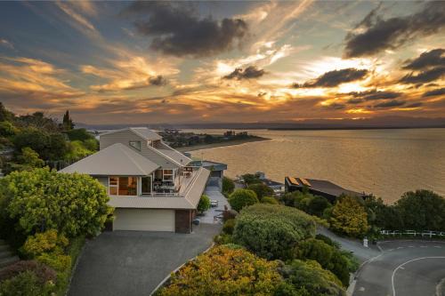 Britannia Heights Casa | Aquavista - Beautiful Views over Tasman Bay