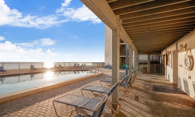 West Panama City Beach Condominio | AquaVista by Book That Condo