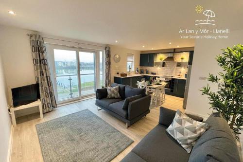 Llanelli Apartamento | Ar Lan Y Mor - Stunning 2 bed coastal apartment