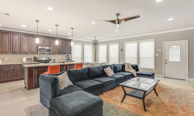 Arabi Casa | Arabi Home w/ Deck: 7 Mi to Downtown New Orleans!