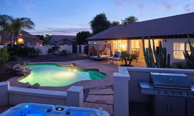 Arabian Crest Cabaña | Arabian Nights - Private Pool - Hot Tub - Games!