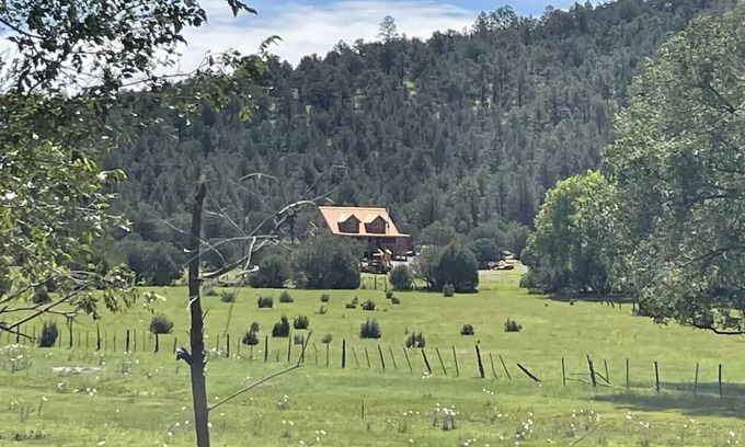 Aragon Casa | Aragon Hunting Lodge