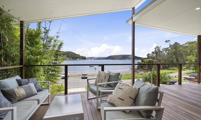 Pretty Beach Casa | Araluen House at Pretty Beach - Special Deal - This striking, architecturally designed home, with spectacular water views, is ideal for those seeking a bayside holiday escape with a feeling of sheer luxury.