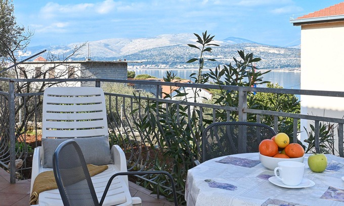 Arbanija Apartamento | ARBANIJA A1, apartamento económico de 1 dormitorio, a 80 m de la playa