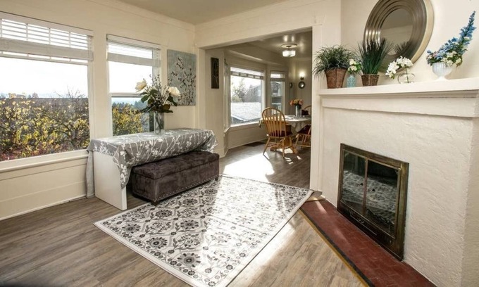 Stevens Casa | Arboretum View 2 BR House