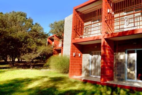 La Población Apartamento | Arcángeles del Oeste - Descanso al pie de la montaña