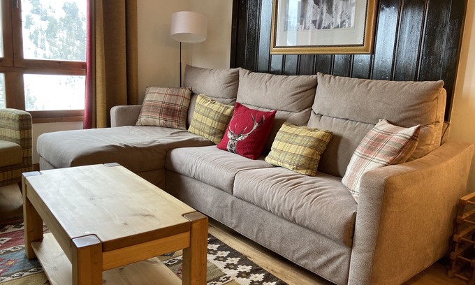 Arc-1950 Apartamento | Arc 1950, 57m2, 2 dormitorios, esquina, con vistas a las pistas en pueblo peatonal