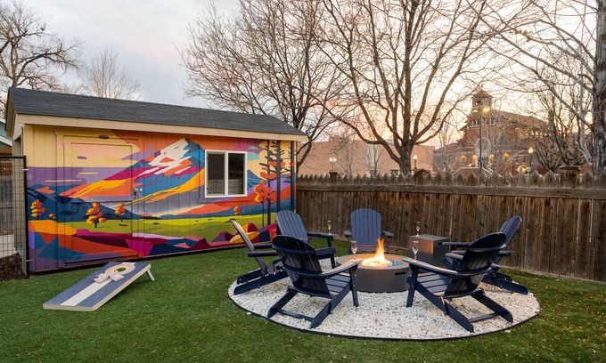 Olde Town Arvada Casa | ARCADE - FIRE PIT - HOT TUB - BACKYARD GAMES - OLDE TOWN HISTORIC DISTRICT