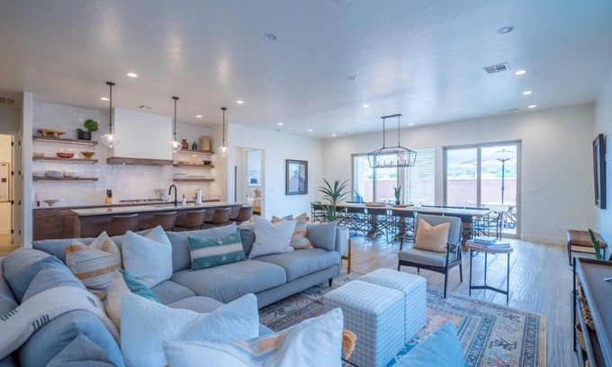Santa Clara Casa | Arcadia 53 | DOG FRIENDLY * PRIVATE Hot Tub * Arcade Games * Sleeps 21