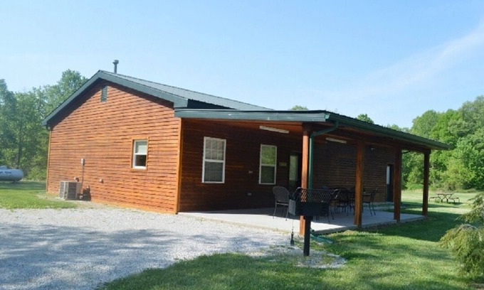 Eckerty Cabina | Cabina # 25 Arcadia con sala de juegos ubicada en Patoka Lake en el sur de Indiana