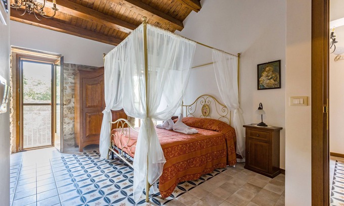 Sant'Angelo di Brolo Apartamento | Habitación 'Arcaloro Resort Infinito' con Vista a la Montaña y Jacuzzi