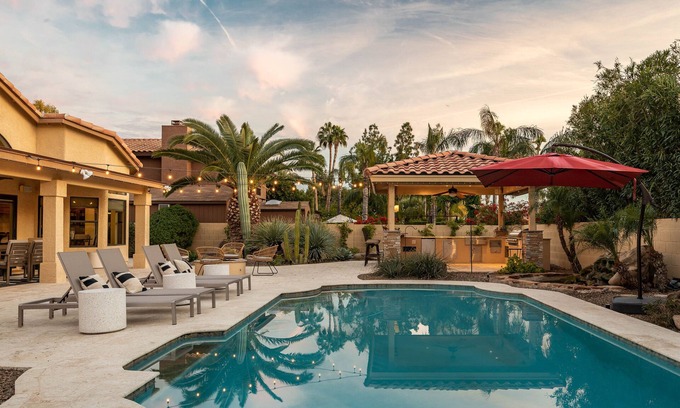 Arabian Views Casa | Arch Views | Beautifully designed home with swimming, pool table and more!