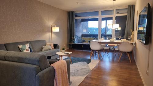 Geesthacht Apartamento | ARCHIPEL - Balkon - nahe Hamburg - BBQ Grill - Smart TV - 2,5 Bäder - Lounge
