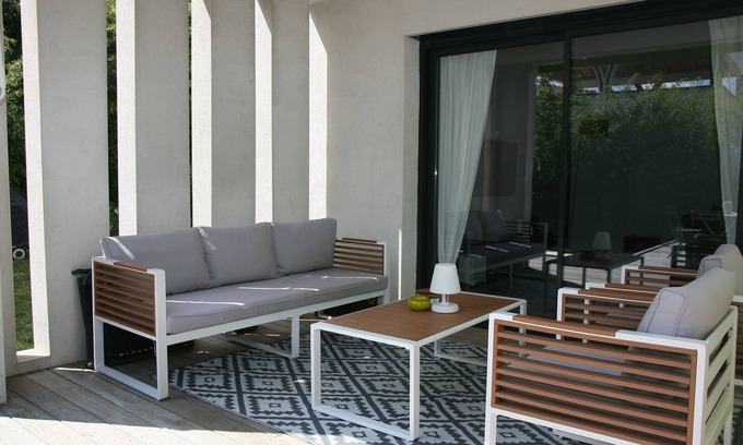 Sainte-Anastasie Casa | Architect-designed villa nestled in a natural setting