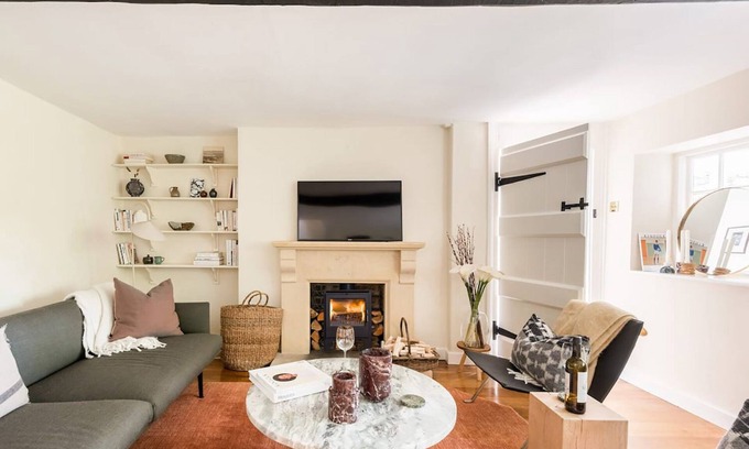 Quenington Cabaña | Architect Designed Cosy Cotswold Stone Cottage