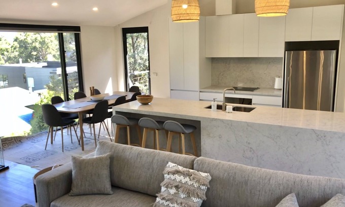 Lorne Casa | Architect designed 4 bedroom with ocean views from every room