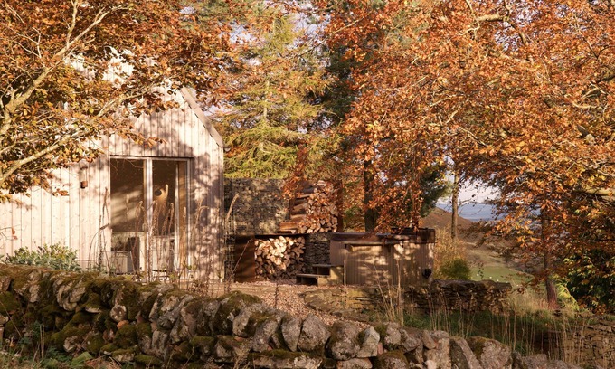 Penicuik Cabaña | Architect-designed cabin in the hills near Edinburgh. Wood-fired hot tub.