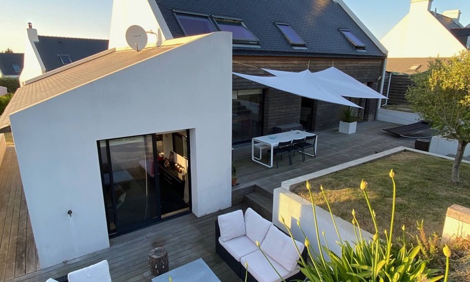 Locmaria Casa | Casa de arquitecto tranquila con amplia terraza y jardín a 5 minutos de la playa.