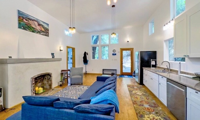 Topanga Casa | Architect-Rebuilt Topanga Home 9,858 Monthly Artistic & Private