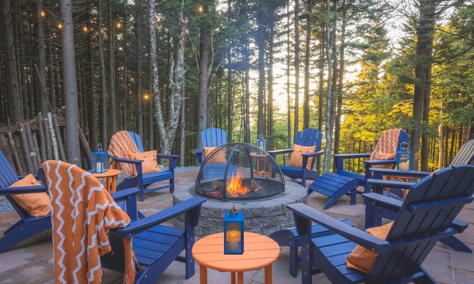 Snowshoe Casa | Architectural marvel w/firepit, hot tub, prime location, lounge & bar rooms!