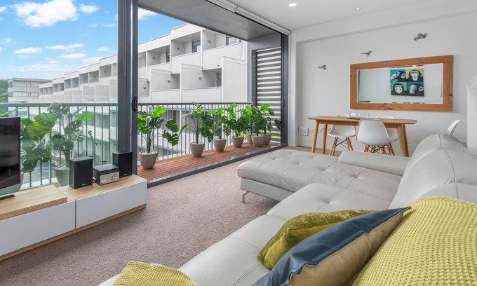 Auckland Central Business District Casa | Architecturally Designed Townhouse + Aircon and Carpark