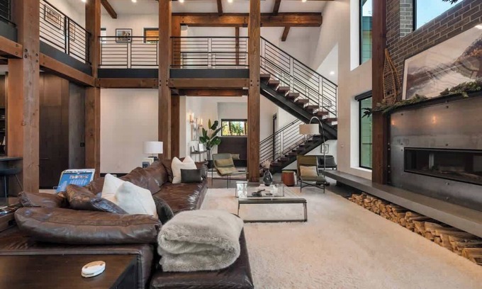Cle Elum Casa | Architecturally-Stunning, Custom Cle Elum Luxury Retreat Main House + Guest Ho
