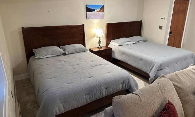 Mendenhall Valley Apartamento | Arctic Loft: Your Urban Retreat - Sleek, Spacious, and Centrally Located
