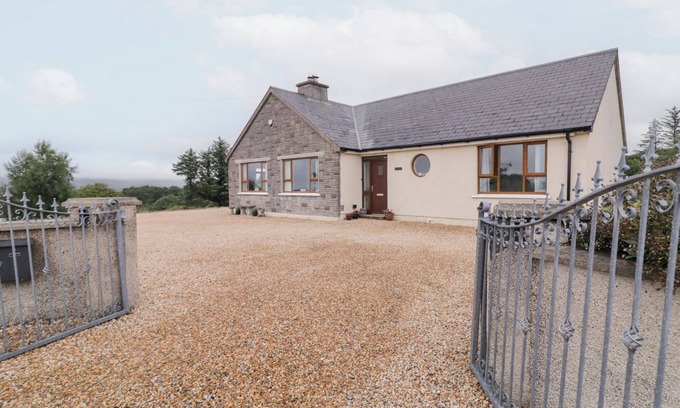 Glenties Cabaña | ARD NA GRÉINE, family friendly in Glenties, County Donegal