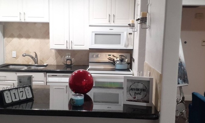 Northeast Dallas Condominio | Are you All about Location & Luxury?!?!