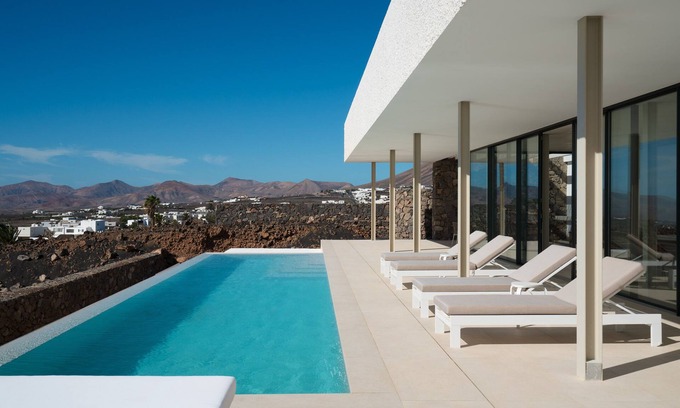 Tias Villa | Areté. Casa Tierra, con increíble terraza y vistas panorámicas al mar.