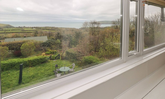 Dinas Cross Cabaña | ARFRON, pet friendly, character holiday cottage in Dinas Cross