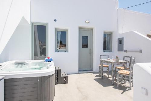 Emporio Apartamento | Argyro and Diogenis