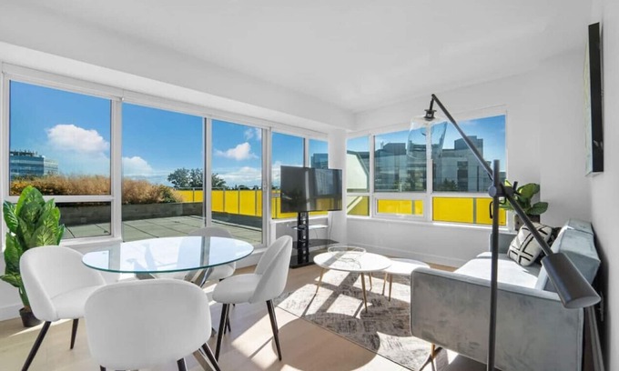 Richmond City Centre Apartamento | ARIES PALACE - Avant-Garde & Luxury DT RMD Living
