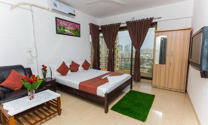 Andheri West Cama Y Desayuno | Aristo Room, Apartment - Homestay near Kokilaben Dhirubai Ambani Hospital for family only,