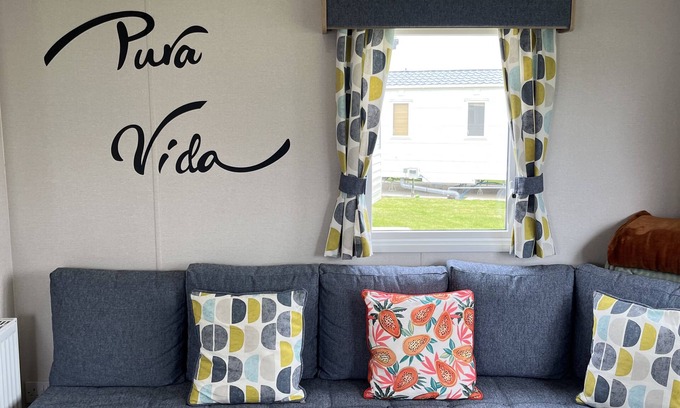 Clacton-on-Sea Casa | Arizona-Pura Vida Holidays Caravan with free WIFI and private parking