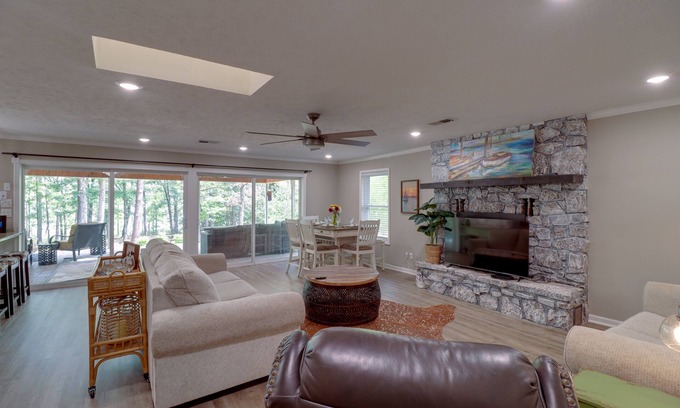 Greers Ferry Casa | Arkansas Vacation Rental on Greers Ferry Lake!