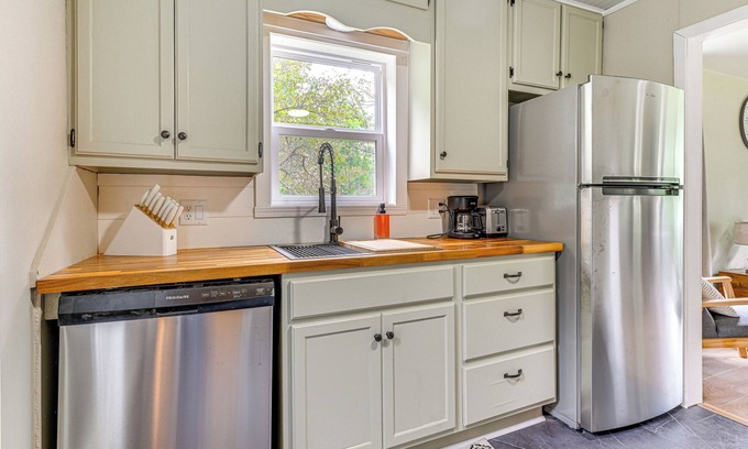 Dellwood Casa | Arkdale Home w/ Fire Pit, 1 Mi to Castle Rock Lake