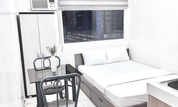 Highway Hills Hotel | Arkisha’s Cozy Place